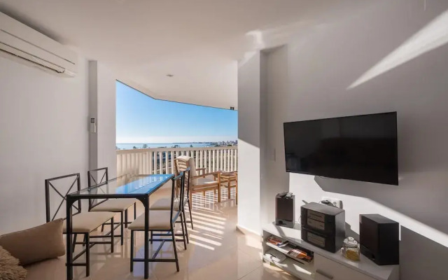 Luxurious 1st Line Top-floor Apartment With Direct Sea Access