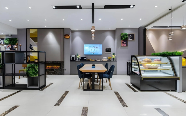 Ease Hotel (Shenzhen Huaqiangbei Yannan Metro Station)