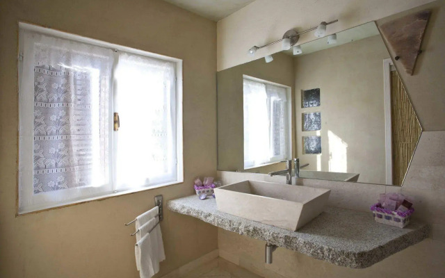 Baia de Bahas Residence