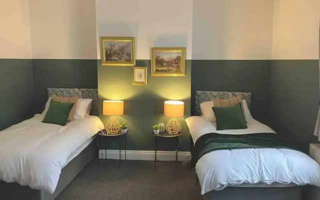 Rose Cottage - 5 Person, City Centre With Parking