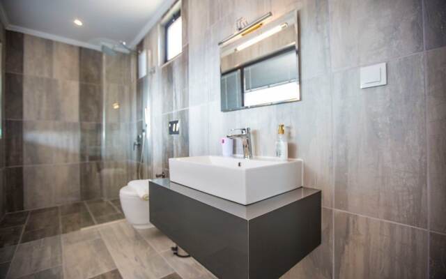 Villa Roza by Akdenizvillam