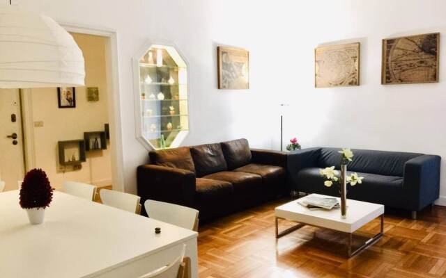 Exclusive 4 Bedrooms Apartment in Milan Center