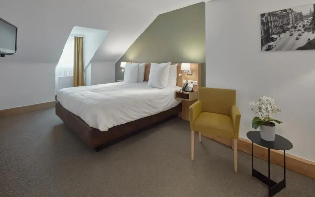 City Hotel