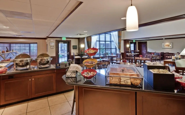 Hawthorn Suites by Wyndham Williamsville Buffalo Airport