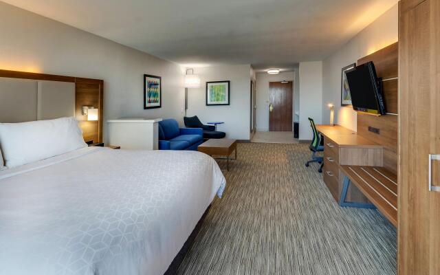 Holiday Inn Express & Suites Lake Worth, an IHG Hotel