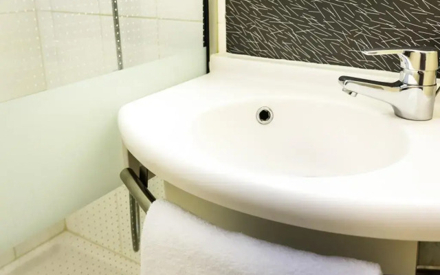 ibis Dieppe Val Druel