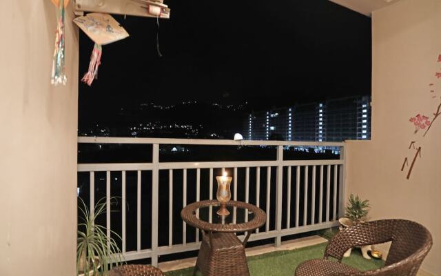 OYO 13172 Home Exotic 1BHK Pacific Golf Estate