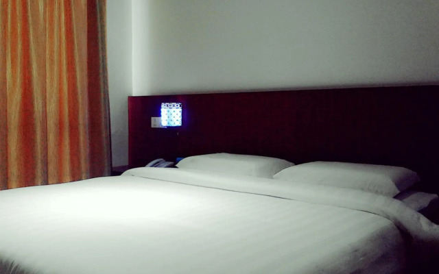 OYO 775 Aviari Hotel