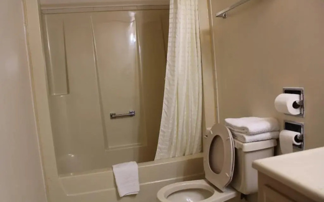 American Inn & Suites