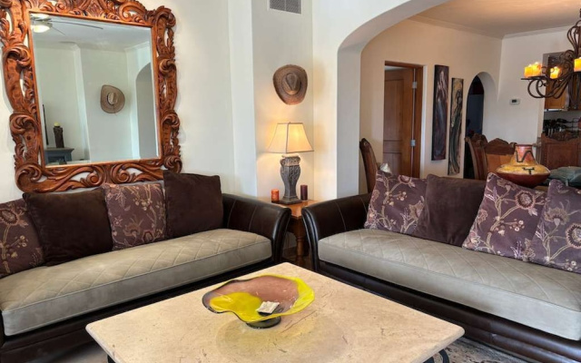 Beautifully Maintained 2-bed Condo in Las Mañanitas