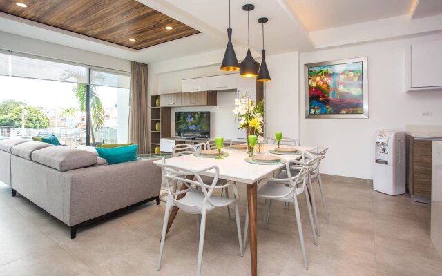 Amazing 2BR Condo w Pool Views Dream Location