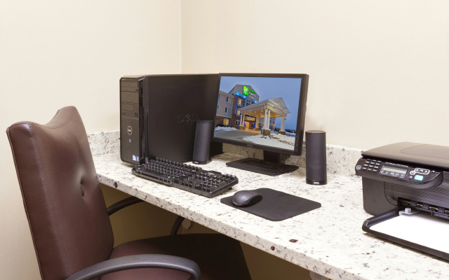 Holiday Inn Express & Suites Omaha I-80 by IHG