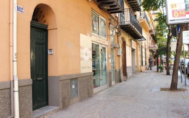 RUNFULIA Apartments & Rooms
