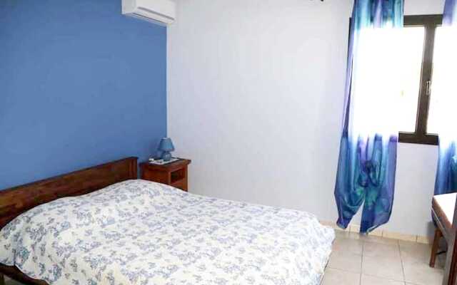 Apartment With 3 Bedrooms in Petite Île, With Wonderful sea View, Enclosed Garden and Wifi Near the Beach - фото 4