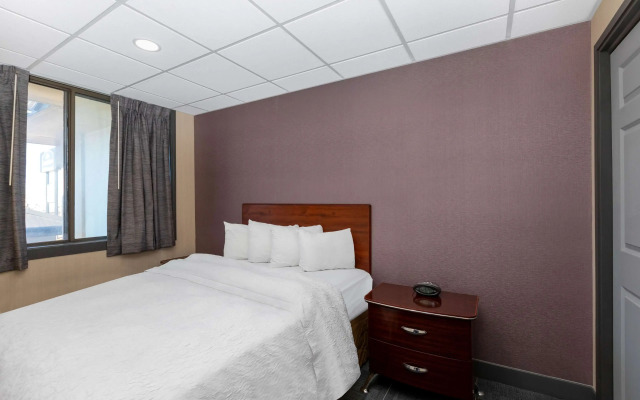 Howard Johnson by Wyndham Gillette