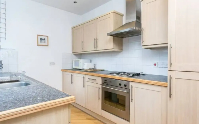 Modern 1 Bedroom Flat Near Liverpool Street With Patio
