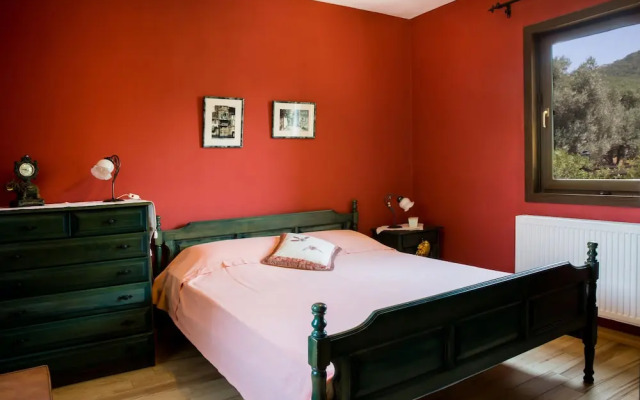 Important Group Villa Costa