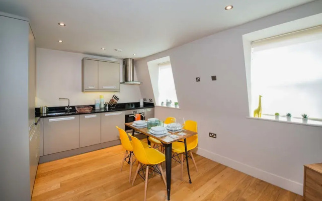 Luxury Central Reading Apartment 1 bed. Satellite TV. Wi-Fi