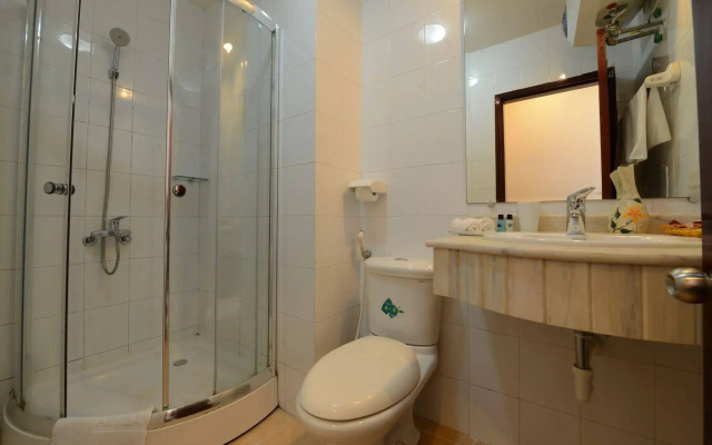 Artisan Lakeview Hotel