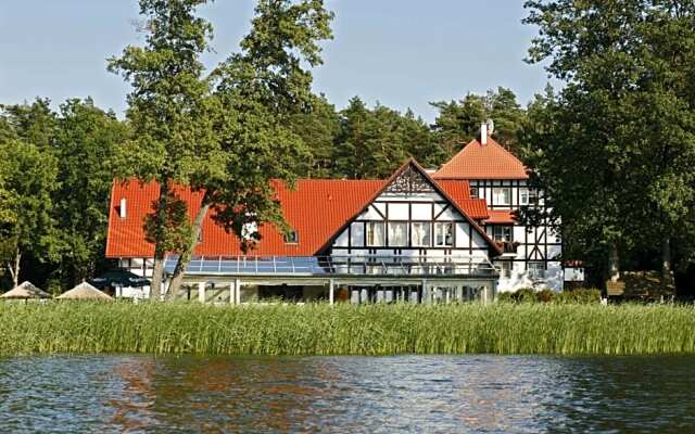 Jabłoń Lake Resort