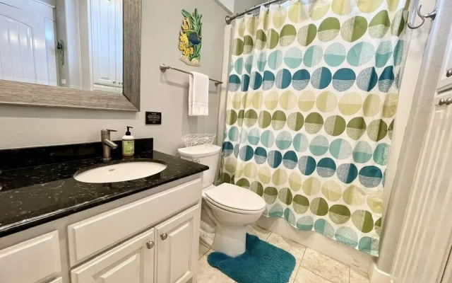Pajarita Blanca 3 Bedroom Home by Redawning