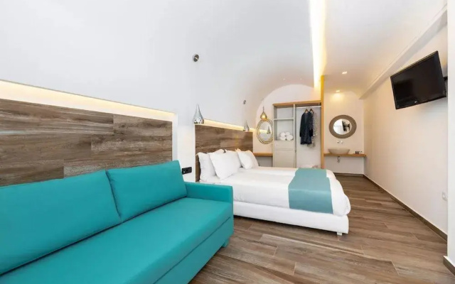 Deluxe Suites Santorini