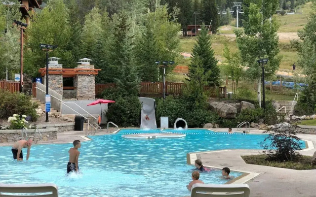 LARGE 3-Br 3-Ba | Ski In/Out | Pool & Hot Tubs | Central Upper Village Location