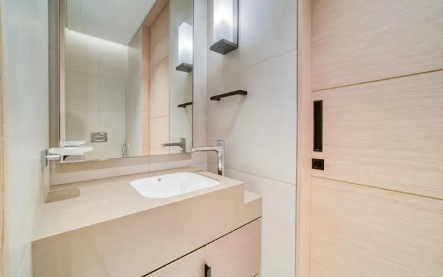 Serene Beachfront Ain Dubai View at Address JBR