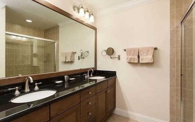 Condo Contemporary 3 Bedroom Reunion
