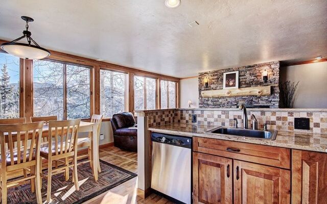 Ski Hill 27 2 Bedroom Condo by RedAwning