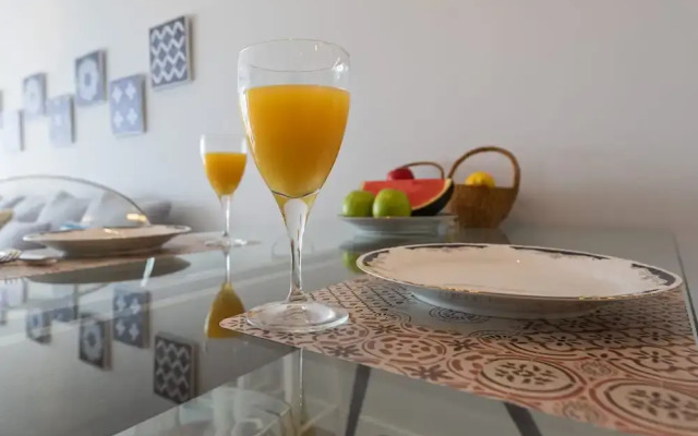 Sea View Apartment 2 Min Walk From the Beach