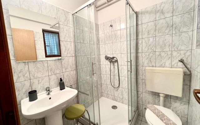 Room in Guest Room - Linc Rooms & Apartments