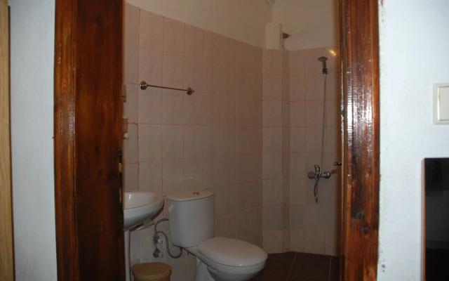 Yasin's Place Backpackers Cave Hotel