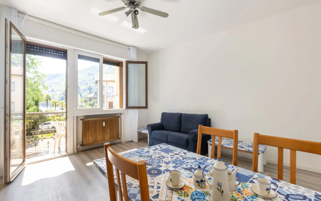 Snug apartment in Lesa with balcony