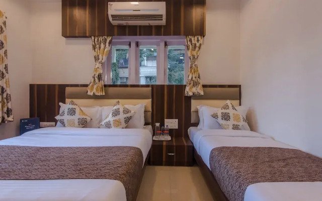 OYO 10217 Hotel Golden Palms