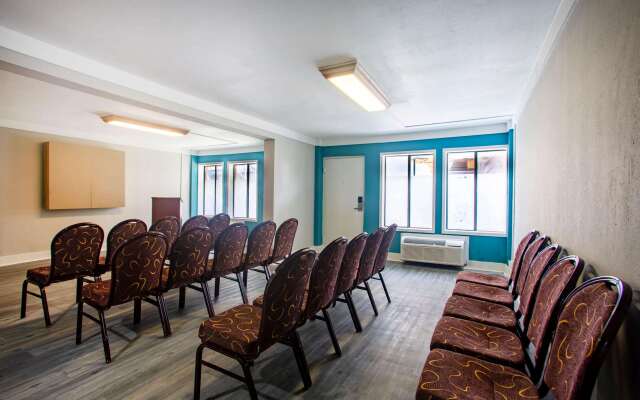 Super 8 by Wyndham Mobile I-65