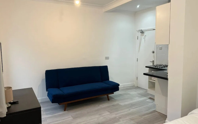 Remarkable 2-bed Apartment in Ilford, London