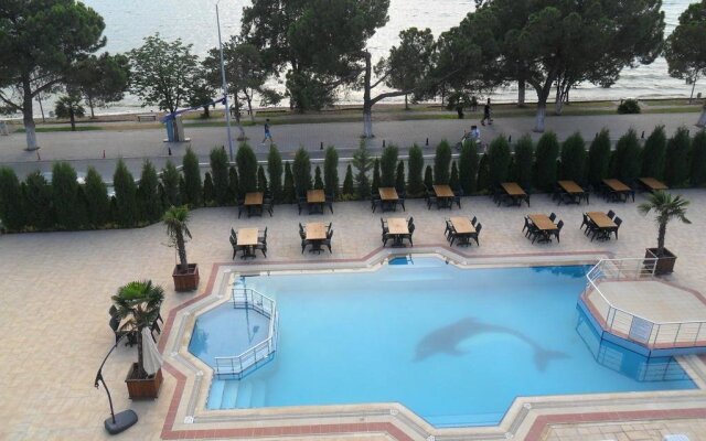 Lake Li̇fe Hotel