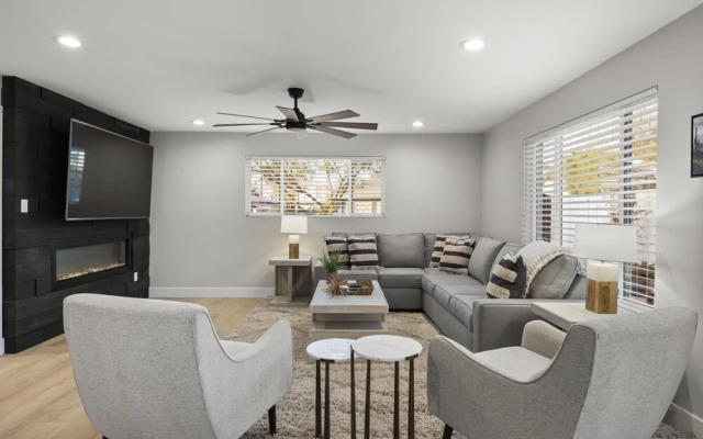 Montecito Luxe 3-villa Retreat w Pool Courtyard