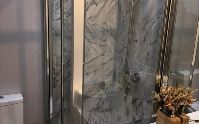 Light Cozy Studio in Bonfim with Romantic Balcony