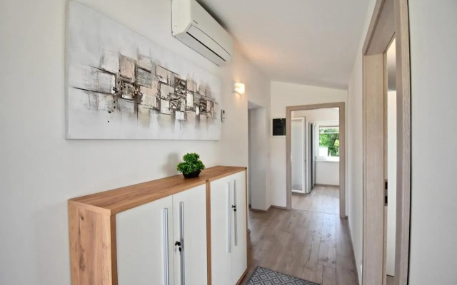 Holiday house with sea view and BBQ grill