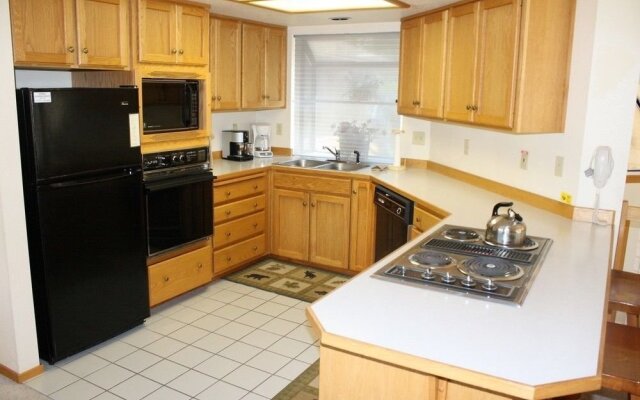 Fairway Village Condominiums