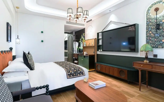 Vishan Garden Trendy Hostel