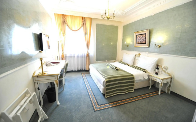 Queen's Astoria Design Hotel