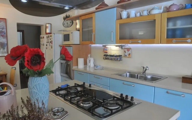 Very Cozy, Comfortable "lanthana" Villa on 2 Floors, Independent