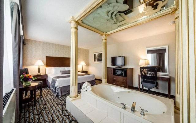 Monte Carlo Inn Oakville Suites