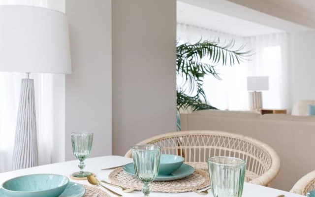 Mariners Stylish Beachside Getaway With Sea Views