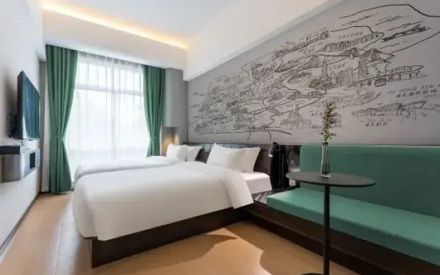 Shanghai Pudong Xiangguo Hotel (Huinan Metro Station)