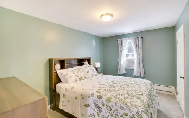Great for Families: Waterville Retreat w/ Yard!