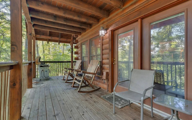 Chillin N Grillin 2 Bedroom Cabin